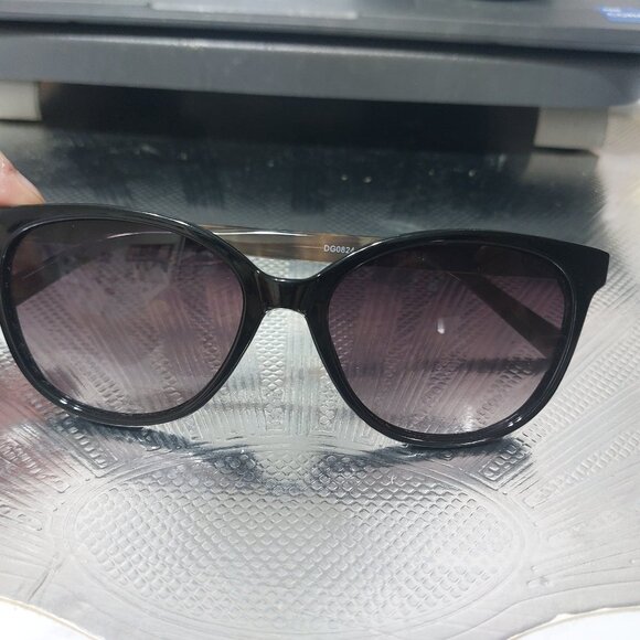 Simple Foster Grant Sunglasses DG0824 FGL Black Summer Must Have Shades - Picture 10 of 11